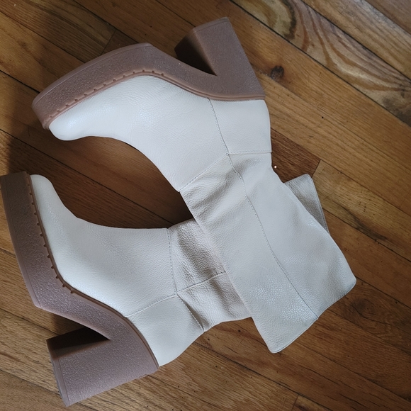 Preowned Boots - Picture 3 of 7